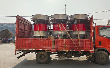 貴州客戶定制漿液篩裝車完畢，準備發(fā)貨