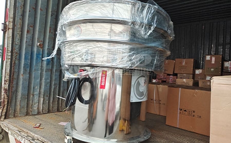 山東威?？蛻舳ㄖ坪Y分塑料顆粒旋振篩發(fā)貨